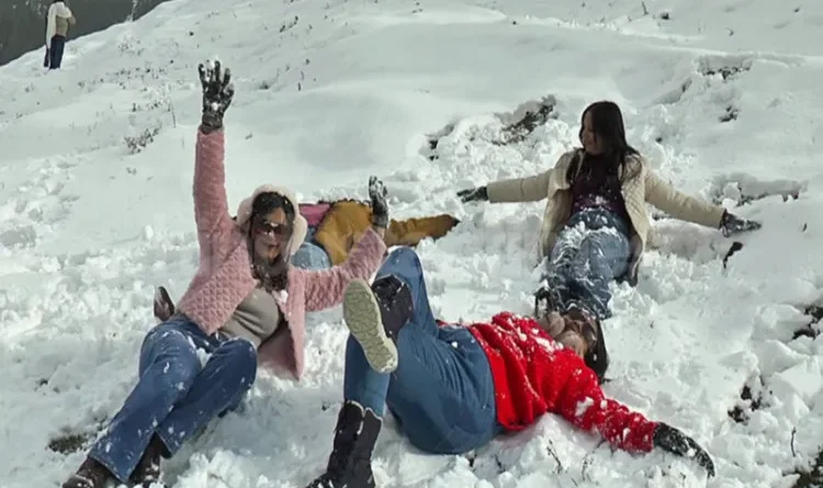 A White Blanket of Snow Blankets Gul Danda in Bhaderwah: A Flood of Tourists Arrives