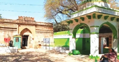 Fierce Clash Over Kamal Maula Mosque