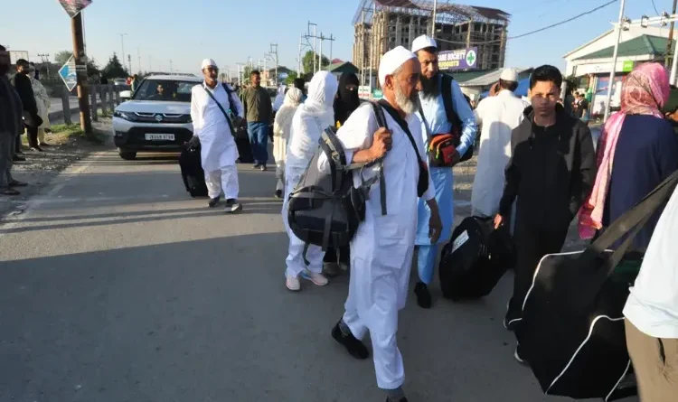 Controversy over New Restrictions on Hajj Pilgrims' Luggage; Kashmiri Pilgrims Allege Discrimination