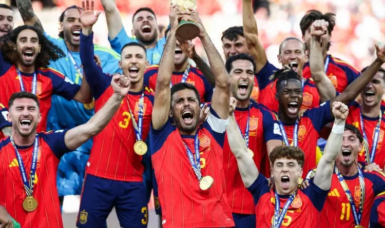 Spain becomes world champion; Argentina's dream shattered.