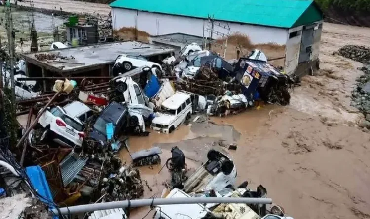 Flood threat in Rajouri due to heavy rain; administration and police issue advisory.
