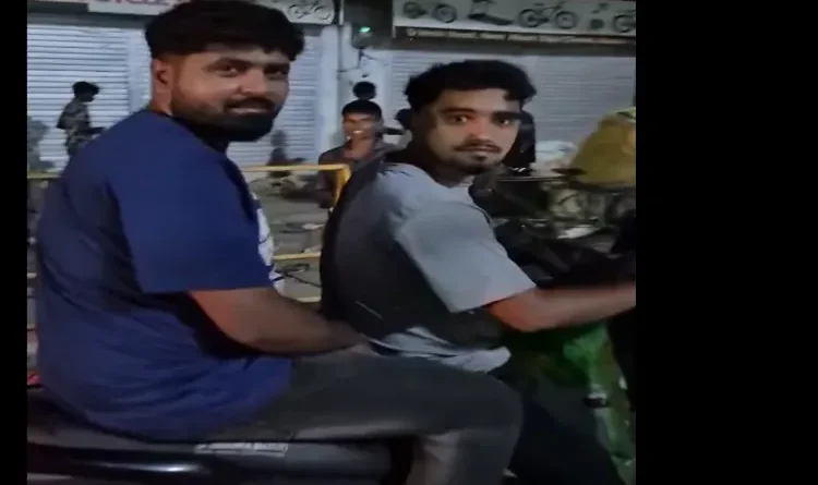 The example of two brothers, Rehan and Farhan, in Ranchi: Every night, they feed the hungry on the footpath.