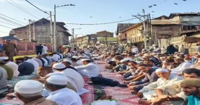Khwaja Digar prayers in Srinagar; crowds throng the Naqshband Sahib Dargah.