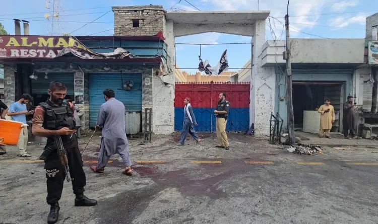 Suicide attack outside Swat police station; 13 dead.