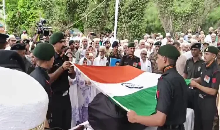 Indore bade a tearful farewell to Major Hamza Arif.
