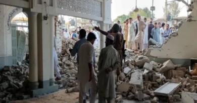 Bomb blast in a mosque in Pakistan; 27 people killed.