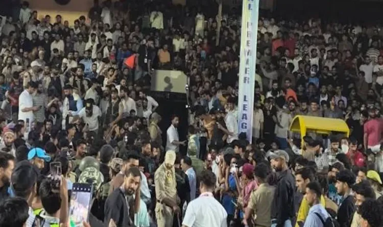 Cricket fever in Pulwama: 40,000 spectators send a message of peace.