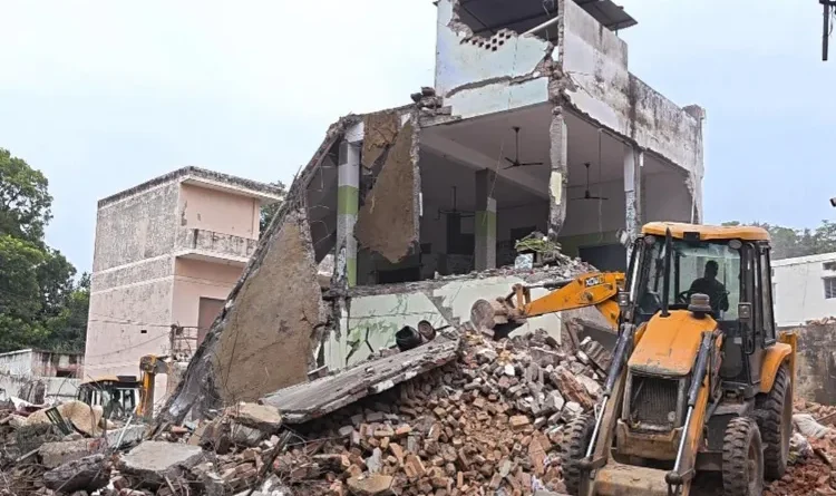 Pakistan expresses strong protest over the Saharanpur mosque dispute.