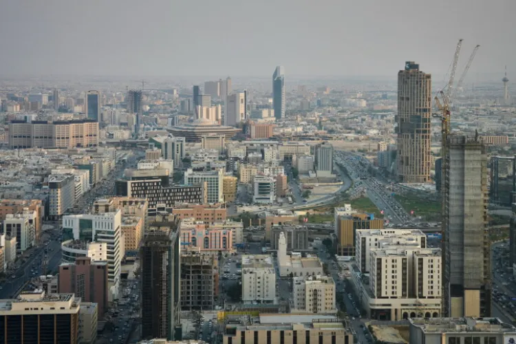 Attacks on airport and oil facilities in Saudi Arabia; several people killed and injured