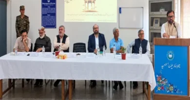 Scholars discuss the legacy of Hafez Shirazi at Jamia.